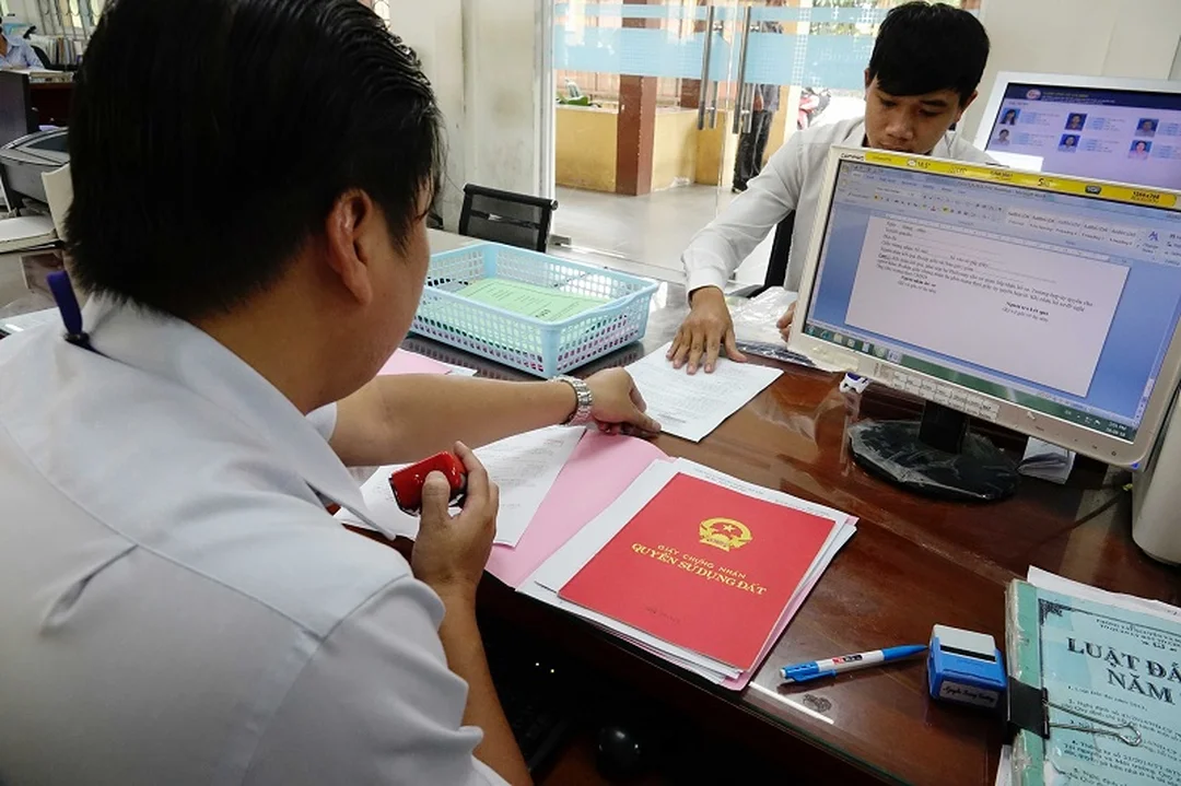 Lựa chọn hình thức cấp đổi phôi sổ mới hoặc ghi nhận trang bổ sung